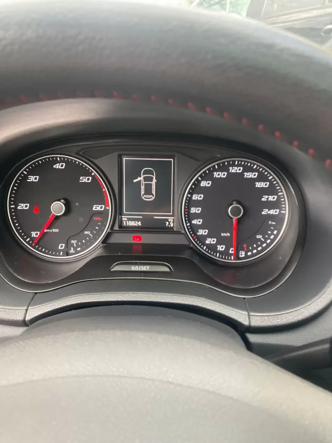 SEAT Ibiza 2016 - 13900 EUR, 118800 km - AUTO.MOTO.pt - 118800km - foto 11 de 24