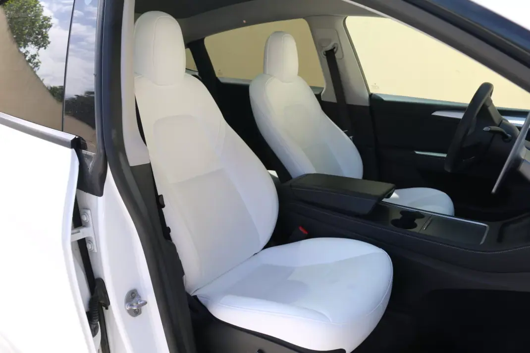 Tesla Model Y 2022 - 34490 EUR, 74000 km - AUTO.MOTO.pt - 74000km - foto 9 de 9