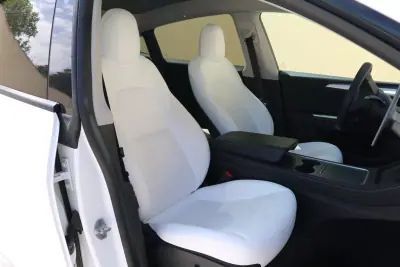 Tesla Model Y 2022 - 34490 EUR, 74000 km - AUTO.MOTO.pt - 74000km - foto 9 de 9