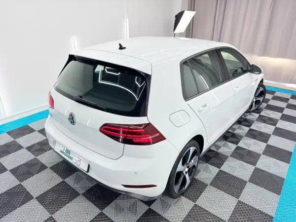 Volkswagen Golf 2020 - 19500 EUR, 148000 km - AUTO.MOTO.pt - 148000km - foto 8 de 22