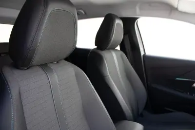 Peugeot 208 2023 - 16999 EUR, 96737 km - AUTO.MOTO.pt - 96737km - foto 14 de 34