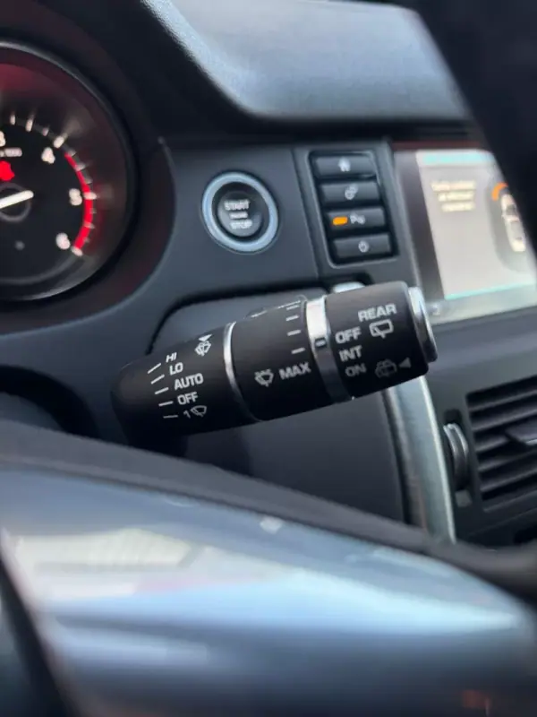Land Rover Discovery Sport 2018 - 23900 EUR, 100950 km - AUTO.MOTO.pt - 100950km - foto 11 de 19