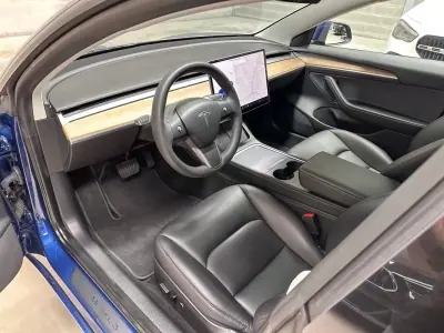 Tesla Model 3 2021 - 27950 EUR, 58905 km - AUTO.MOTO.pt - 58905km - foto 9 de 55