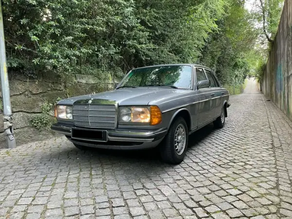 Mercedes-Benz 300 1982 - 13900 EUR, 233000 km - AUTO.MOTO.pt - 233000km - foto 28 de 32