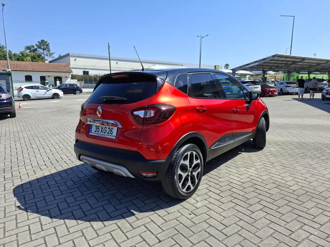 Renault Captur 2019 - 13350 EUR, 79800 km - AUTO.MOTO.pt - 79800km - foto 6 de 27