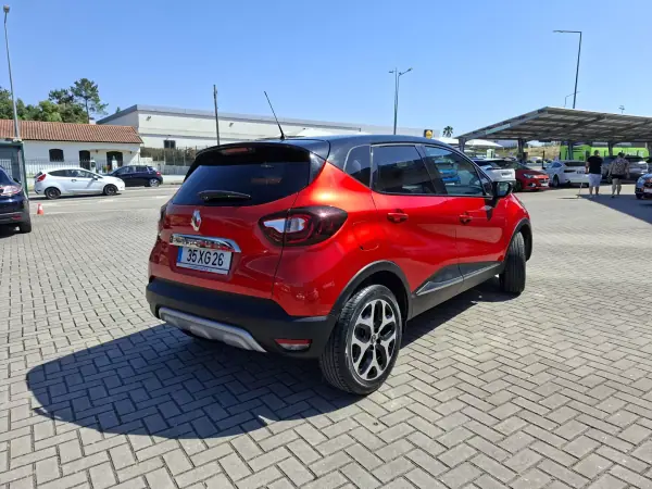 Renault Captur 2019 - 13350 EUR, 79800 km - AUTO.MOTO.pt - 79800km - foto 6 de 27