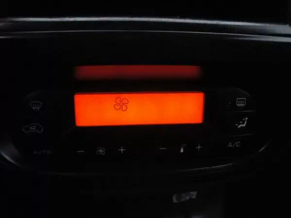 Citroën C2 2008 - 4500 EUR, 255000 km - AUTO.MOTO.pt - 255000km - foto 11 de 11