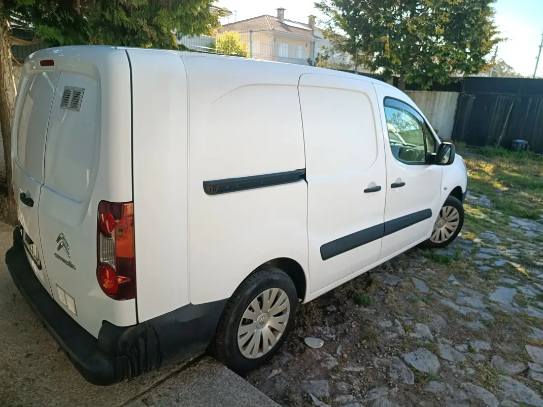 Citroën Berlingo 2017 - 7500 EUR, 200000 km - AUTO.MOTO.pt - 200000km - foto 3 de 3