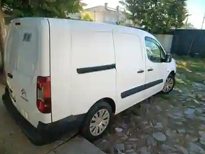 Citroën Berlingo 2017 - 7500 EUR, 200000 km - AUTO.MOTO.pt - 200000km - foto 3 de 3