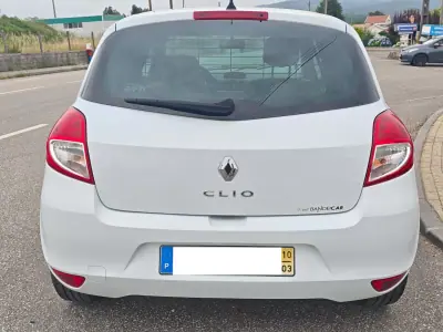 Renault Clio 2010 - 4000 EUR, 252000 km - AUTO.MOTO.pt - 252000km - foto 4 de 14