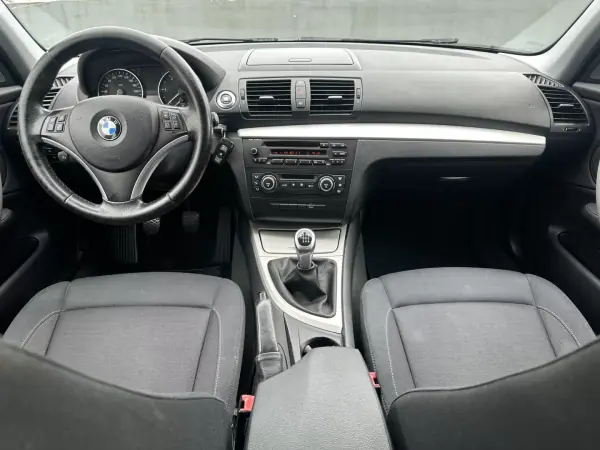 BMW 118 2009 - 7900 EUR, 184000 km - AUTO.MOTO.pt - 184000km - foto 31 de 55