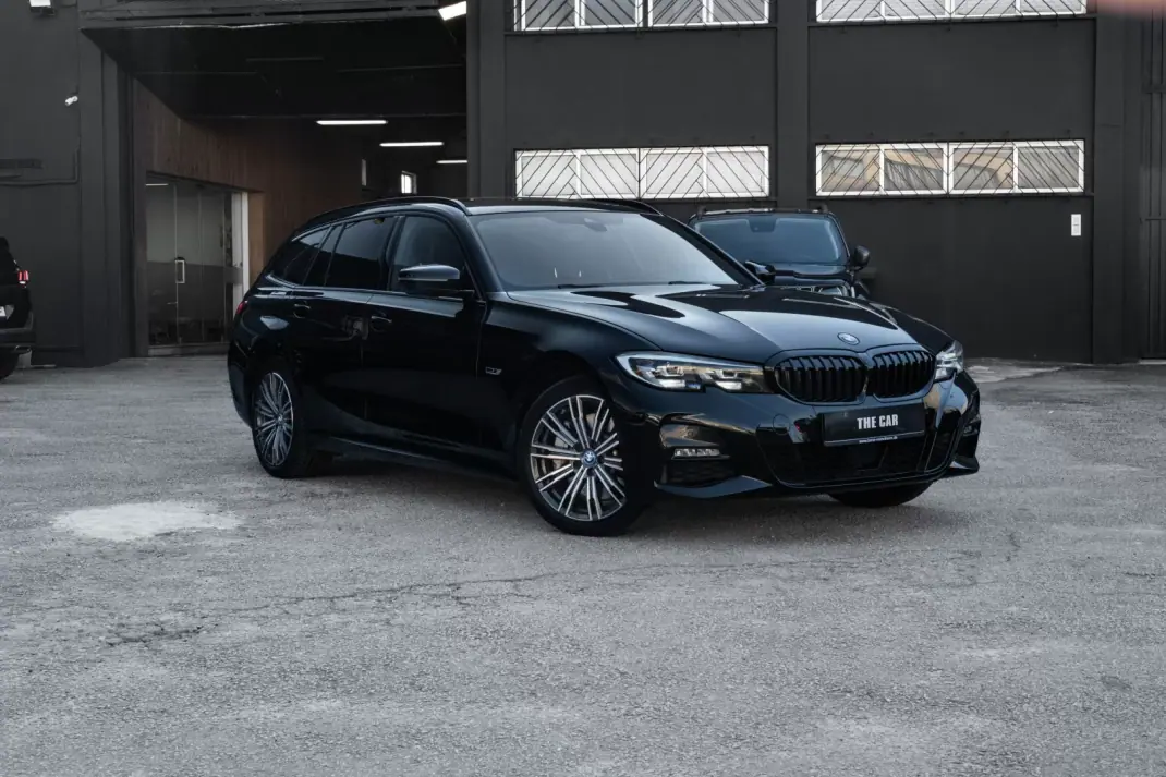 BMW 330e 2022 - 32500 EUR, 155000 km - AUTO.MOTO.pt - 155000km - foto 1 de 28