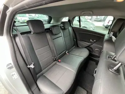 Renault Mégane Sport Tourer 2014 - 7750 EUR, 250000 km - AUTO.MOTO.pt - 250000km - foto 32 de 47