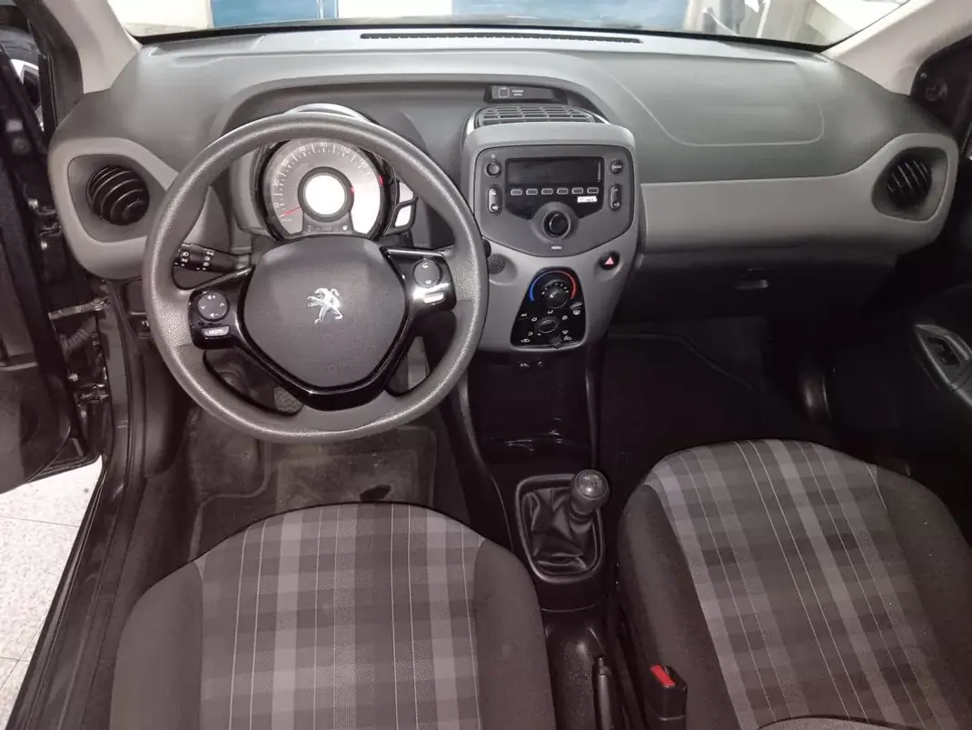 Peugeot 108 2019 - 10950 EUR, 95127 km - AUTO.MOTO.pt - 95127km - foto 9 de 12