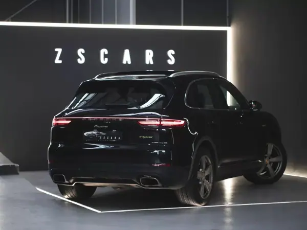 Porsche Cayenne 2018 - 57990 EUR, 119000 km - AUTO.MOTO.pt - 119000km - foto 5 de 24