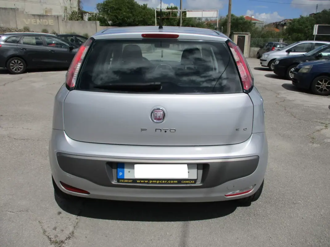Fiat Grande Punto 2009 - 5900 EUR, 168000 km - AUTO.MOTO.pt - 168000km - foto 7 de 11