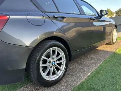 BMW 116 2015 - 12900 EUR, 230000 km - AUTO.MOTO.pt - 230000km - foto 21 de 57