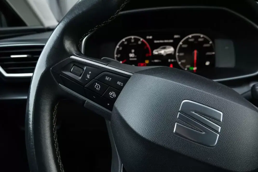 SEAT Leon 2021 - 15999 EUR, 127100 km - AUTO.MOTO.pt - 127100km - foto 21 de 24