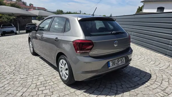 Volkswagen Polo 2018 - 11890 EUR, 88000 km - AUTO.MOTO.pt - 88000km - foto 4 de 31