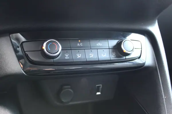 Opel Corsa 2020 - 10900 EUR, 116925 km - AUTO.MOTO.pt - 116925km - foto 13 de 16