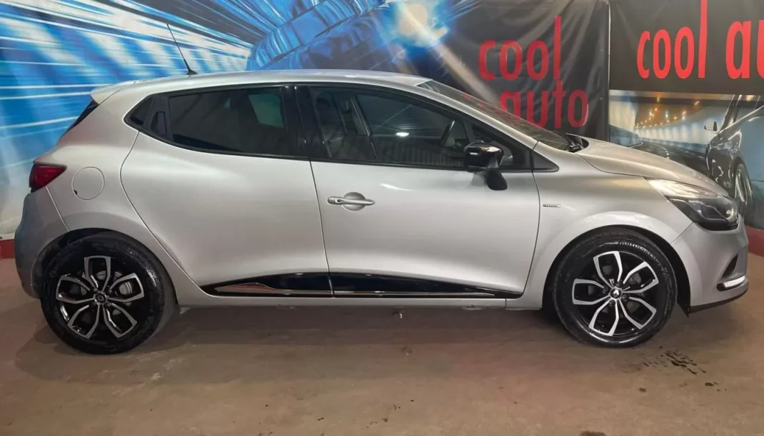 Renault Clio 2019 - 11750 EUR, 106000 km - AUTO.MOTO.pt - 106000km - foto 4 de 45