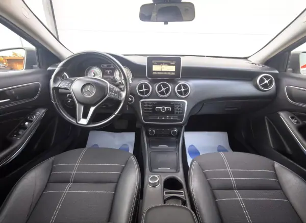 Mercedes-Benz A 180 2014 - 14400 EUR, 216000 km - AUTO.MOTO.pt - 216000km - foto 4 de 11