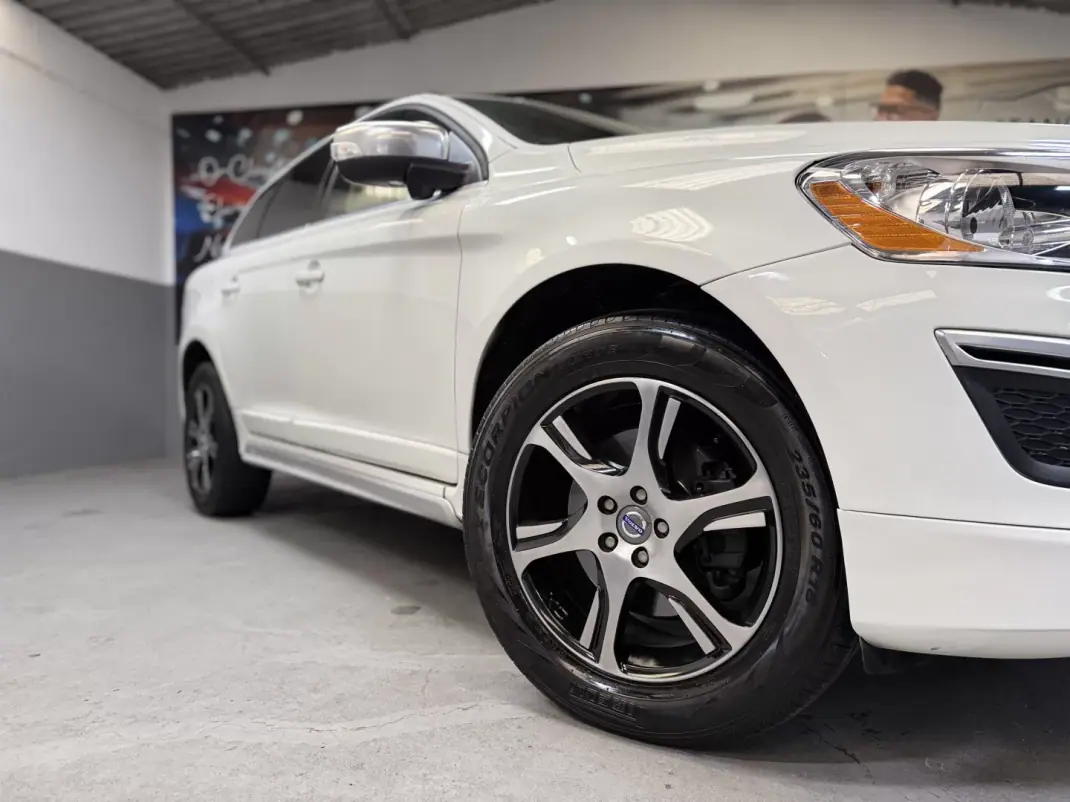 Volvo XC 60 2011 - 11990 EUR, 312000 km - AUTO.MOTO.pt - 312000km - foto 3 de 23
