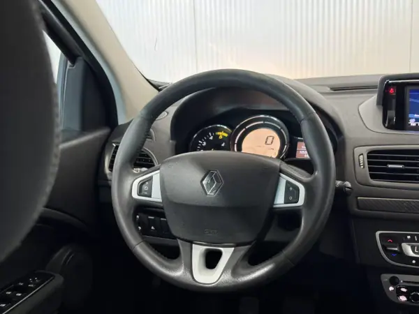 Renault Mégane 2014 - 5990 EUR, 325267 km - AUTO.MOTO.pt - 325267km - foto 19 de 20