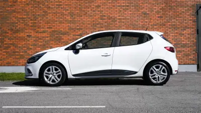 Renault Clio 2018 - 12000 EUR, 78100 km - AUTO.MOTO.pt - 78100km - foto 2 de 19