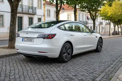 Tesla Model 3 2023 - 30450 EUR, 61000 km - AUTO.MOTO.pt - 61000km - foto 3 de 22