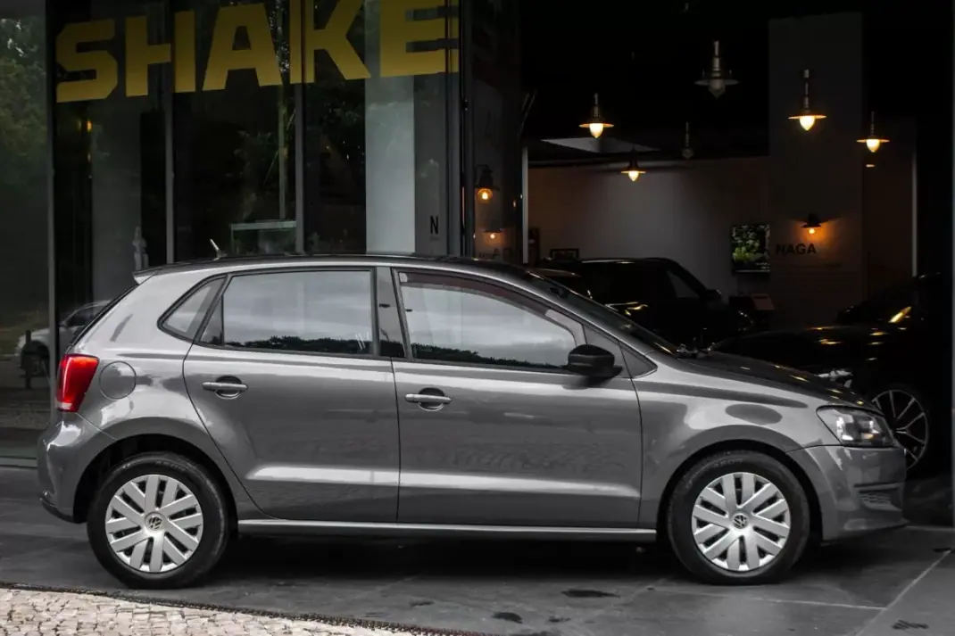Volkswagen Polo 2011 - 6900 EUR, 195710 km - AUTO.MOTO.pt - 195710km - foto 5 de 23