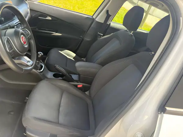 Fiat Tipo Station Wagon 2021 - 9999 EUR, 100000 km - AUTO.MOTO.pt - 100000km - foto 5 de 10
