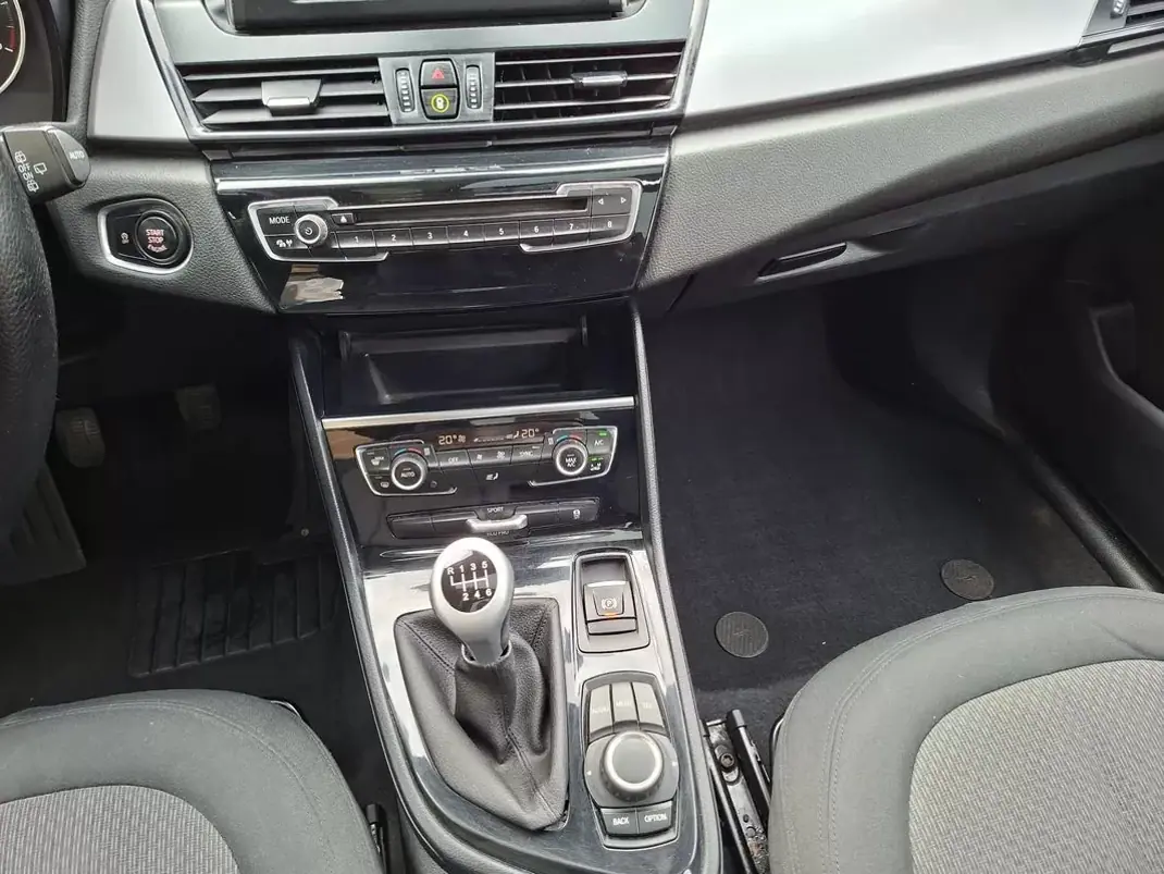 BMW 218 2014 - 8500 EUR, 490000 km - AUTO.MOTO.pt - 490000km - foto 28 de 33