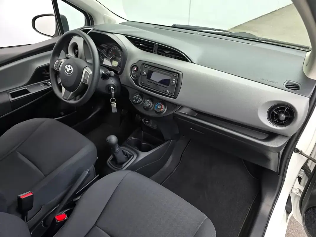 Toyota Yaris 2019 - 11500 EUR, 35900 km - 35900km - foto 17 de 21
