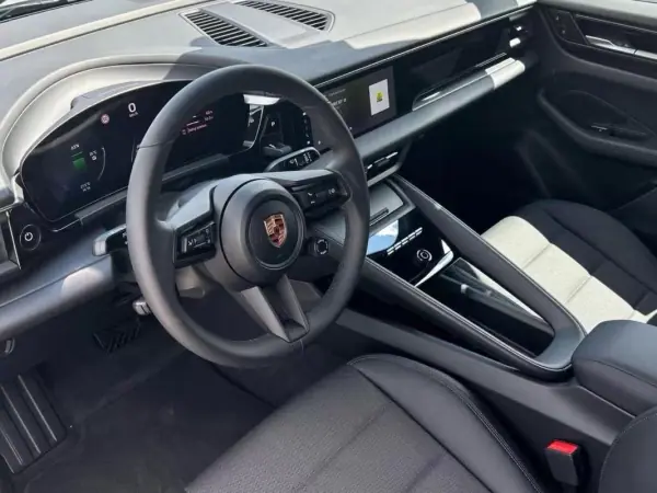Porsche Macan 2024 - 80900 EUR, 15800 km - AUTO.MOTO.pt - 15800km - foto 4 de 7