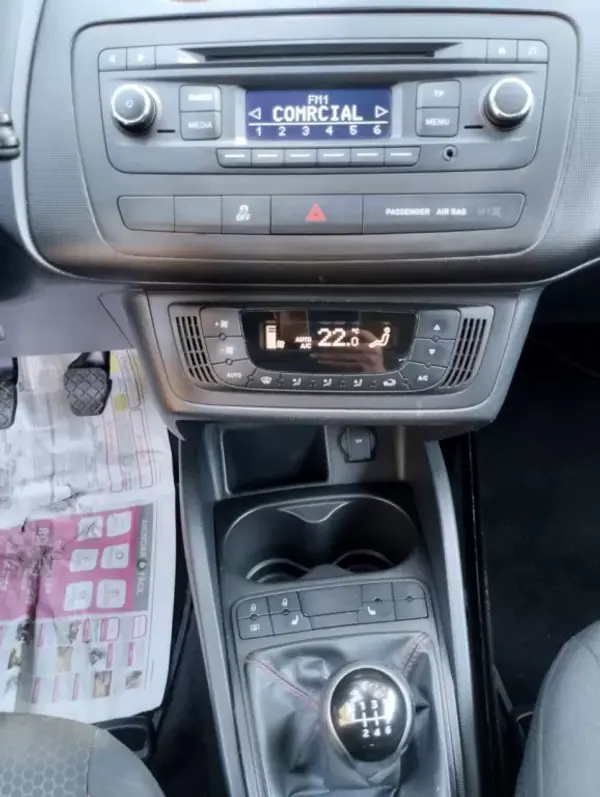 SEAT Ibiza 2014 - 12250 EUR, 200000 km - AUTO.MOTO.pt - 200000km - foto 19 de 26