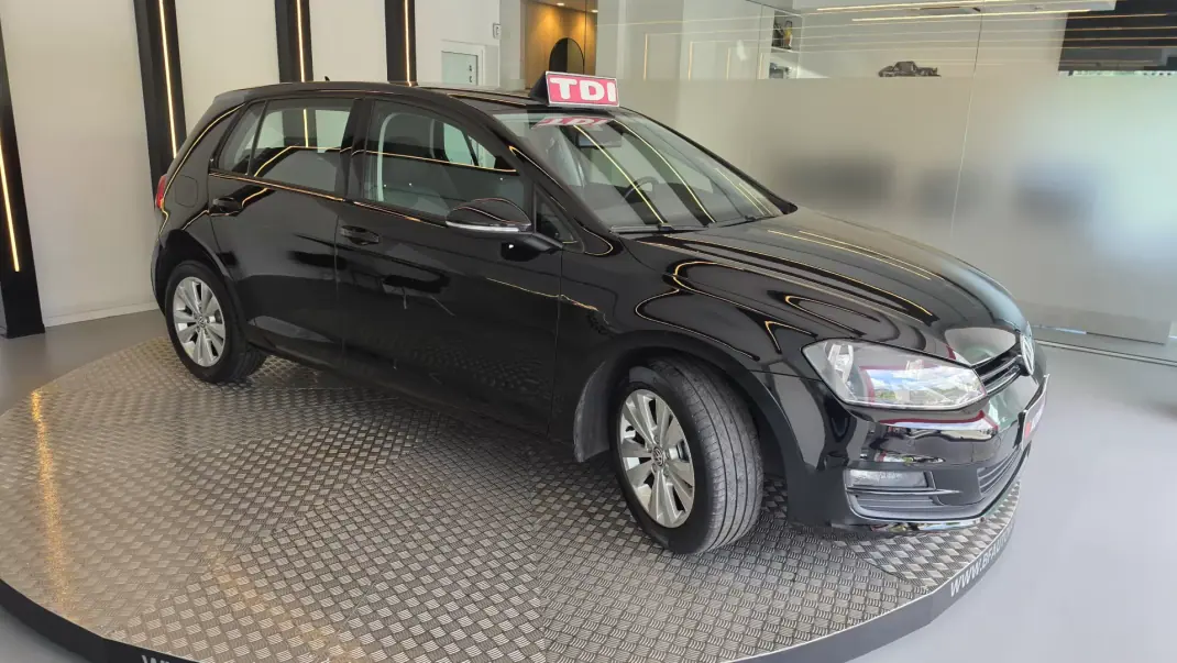 Volkswagen Golf 2013 - 7900 EUR, 207049 km - AUTO.MOTO.pt - 207049km - foto 18 de 54