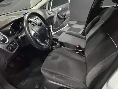 Ford Fiesta 2015 - 10750 EUR, 165000 km - AUTO.MOTO.pt - 165000km - foto 6 de 23