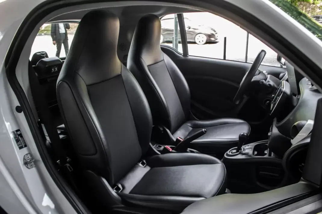 Smart ForTwo Coupé 2019 - 10900 EUR, 68296 km - AUTO.MOTO.pt - 68296km - foto 25 de 37