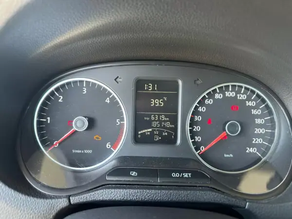 Volkswagen Polo 2009 - 9900 EUR, 185146 km - AUTO.MOTO.pt - 185146km - foto 18 de 28