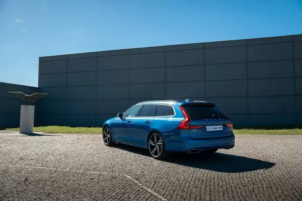 Volvo V90 2018 - 21990 EUR, 184000 km - AUTO.MOTO.pt - 184000km - foto 33 de 38