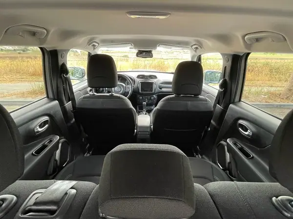 Jeep Renegade 2018 - 17980 EUR, 112000 km - AUTO.MOTO.pt - 112000km - foto 20 de 22