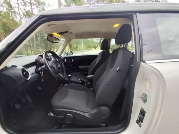 MINI Clubman 2011 - 7500 EUR, 293000 km - AUTO.MOTO.pt - 293000km - foto 21 de 65
