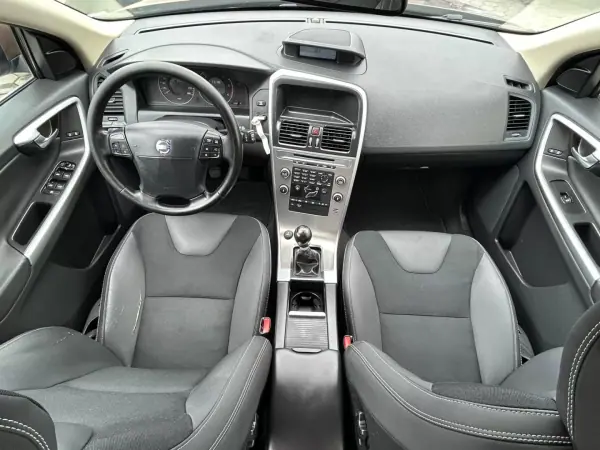 Volvo XC 60 2009 - 11750 EUR, 234215 km - AUTO.MOTO.pt - 234215km - foto 14 de 20