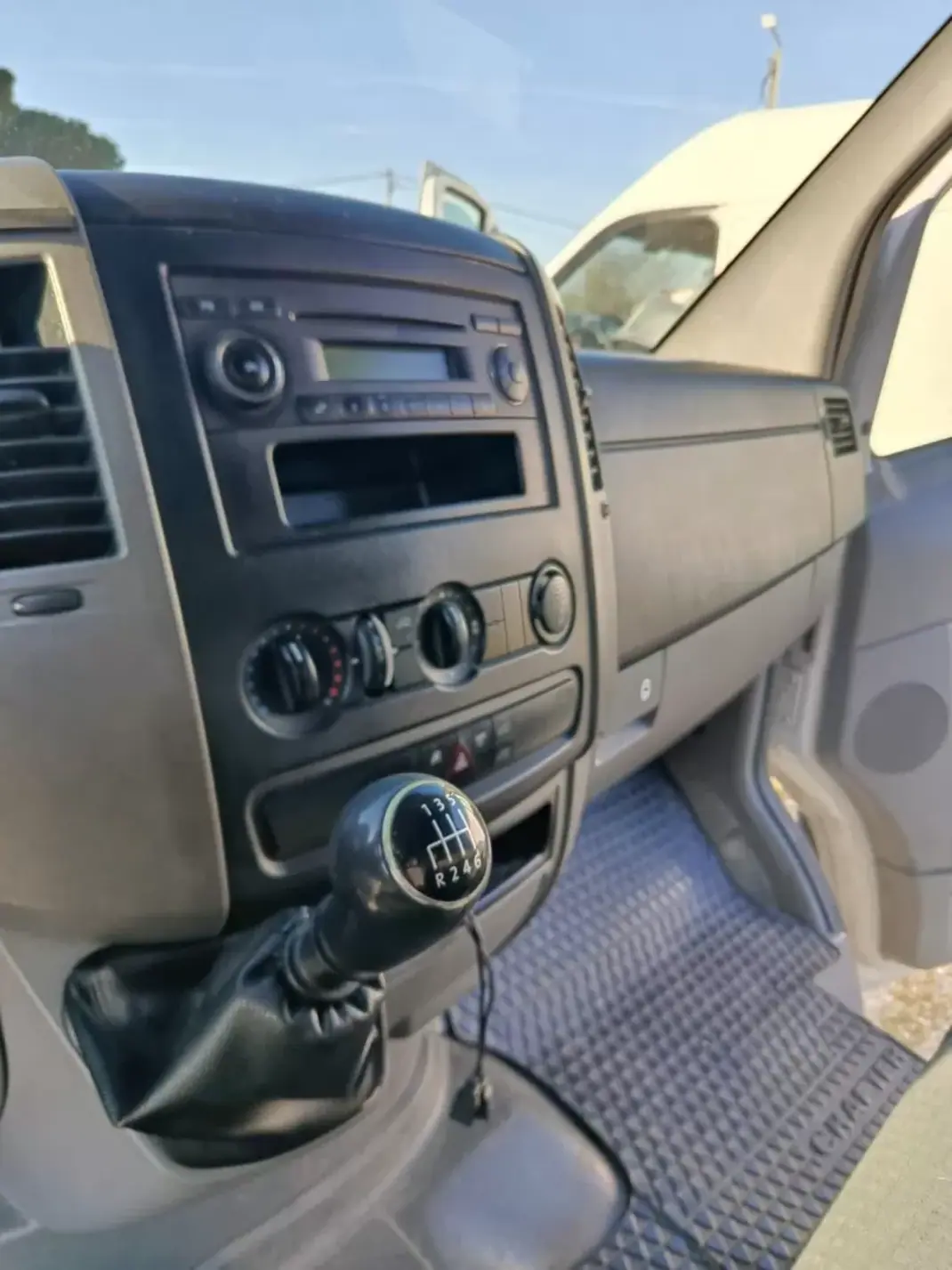 Volkswagen Crafter 2013 - 123 EUR, 123 km - AUTO.MOTO.pt - 123km - foto 8 de 8