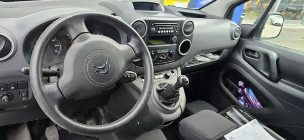 Citroën Berlingo 1.6 BlueHDi Feel 2018 - 8000 EUR, 175000 km - AUTO.MOTO.pt - 175000km - foto 10 de 13