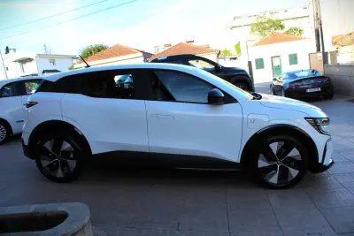 Renault Mégane E-Tech 2022 - 21000 EUR, 31000 km - AUTO.MOTO.pt - 31000km - foto 5 de 29