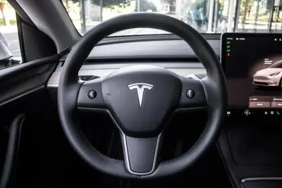 Tesla Model Y 2023 - 37900 EUR, 74250 km - AUTO.MOTO.pt - 74250km - foto 12 de 40