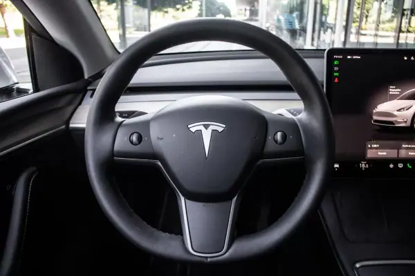 Tesla Model Y 2023 - 37900 EUR, 74250 km - AUTO.MOTO.pt - 74250km - foto 12 de 40