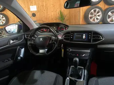 Peugeot 308 2018 - 13900 EUR, 114000 km - 114000km - foto 8 de 19